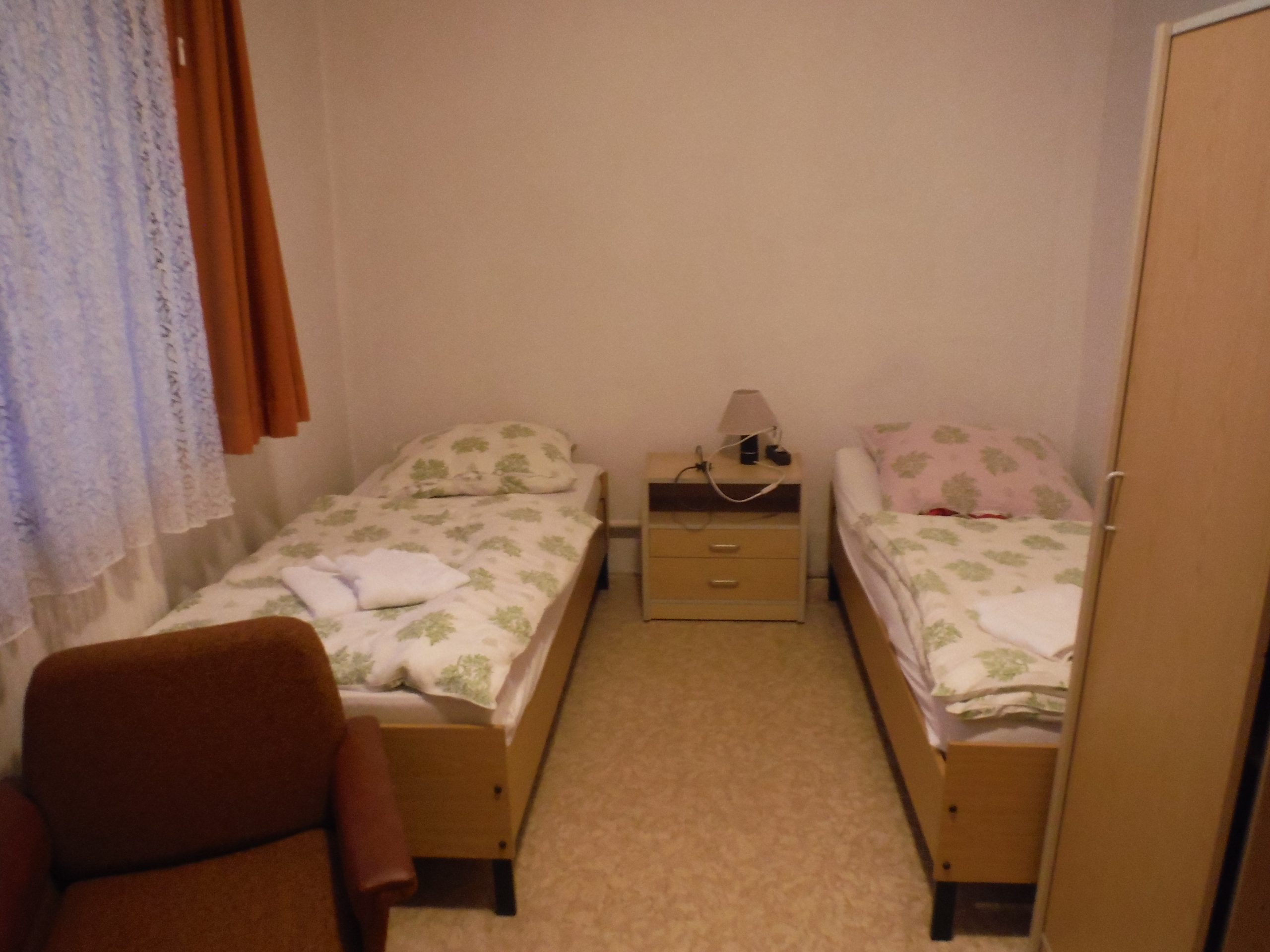 PRIVATE Room | Rittergut with bath | 2 Beds - Image 5