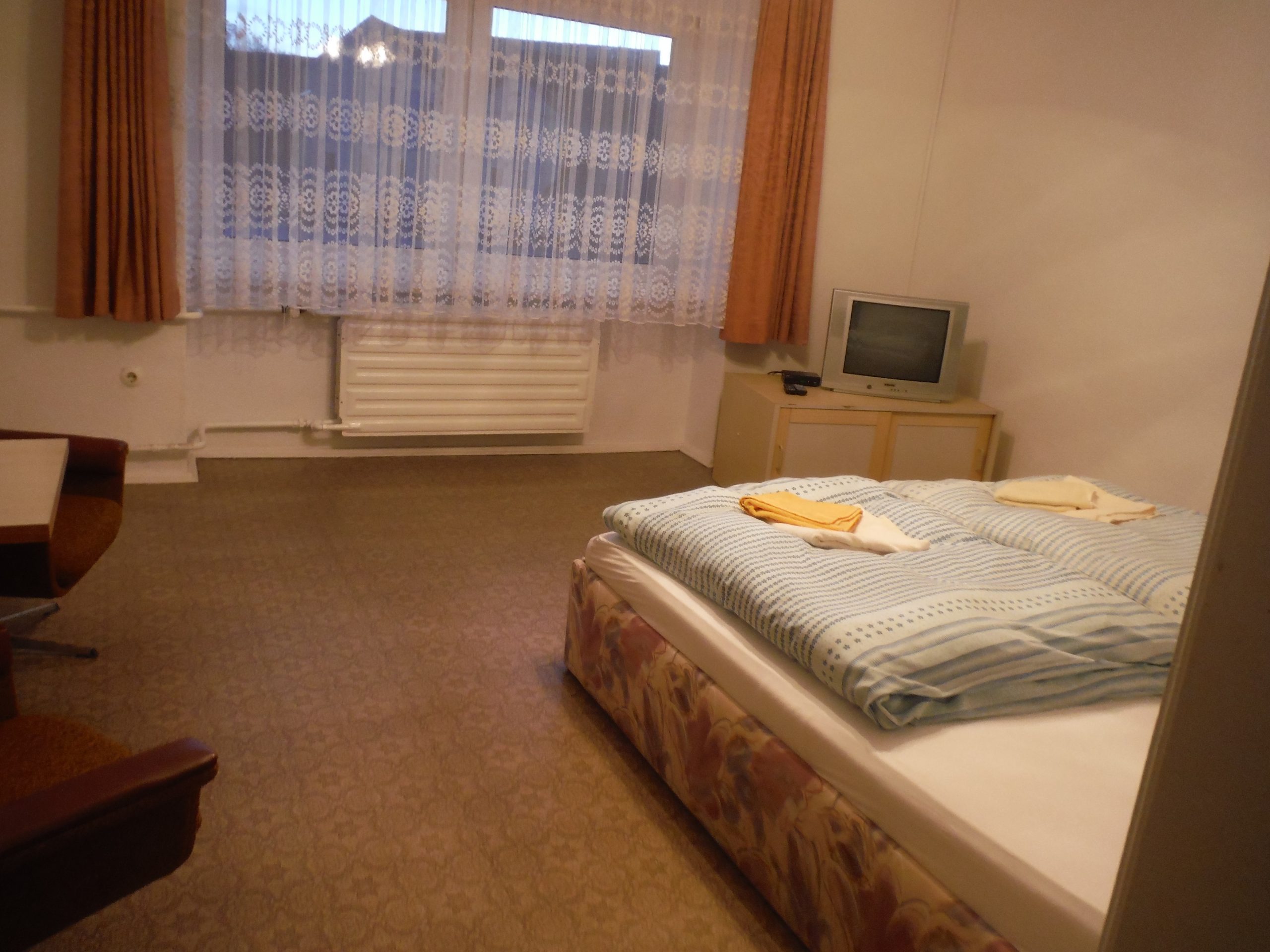 PRIVATE Room | Rittergut with bath | 2 Beds - Image 3